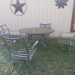 Juego de mesa y 4 sillas para exterior