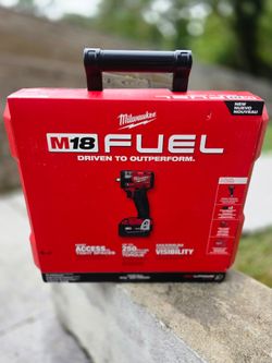 Milwaukee M18 FUEL 3/8 Impact Wrench Kit