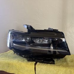 2021 2022 2023 2024 Cadillac Escalade Headlight Headlamp Right Passenger Side RH USED OEM ORIGINAL