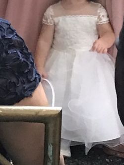 Flower girl dress 2t worn once. Beautiful