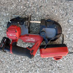 Milwaukee 12 volt chainsaw Fuel with battery and charger