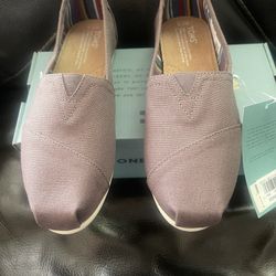 Toms Shoes