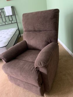 BRAND NEW POWER RECLINER