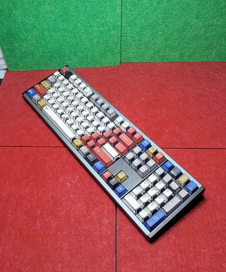 Unused Silent 100% Mechanical Keyboard - Aluminum Frame - Comic Keycaps - RGB - Brand New Unused