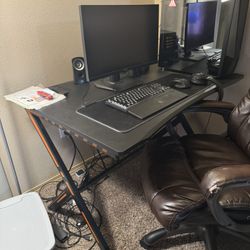 Gaming / Computer Desk – Great Condition