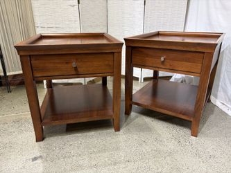 BROYHILL Wooden End Tables in a Warm Brown Finish (Set of 2)