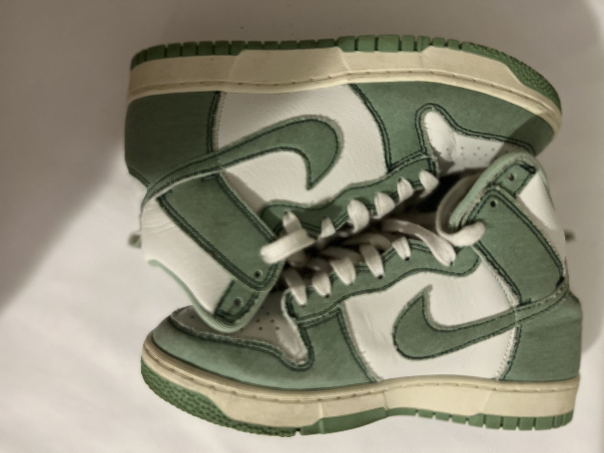 Jordan 1’s Mint Green Women’s 7.5