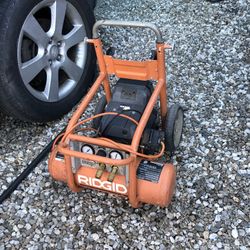 RIDGID Zero Gravity 8 Gallon Gas Powered Air Compressor
