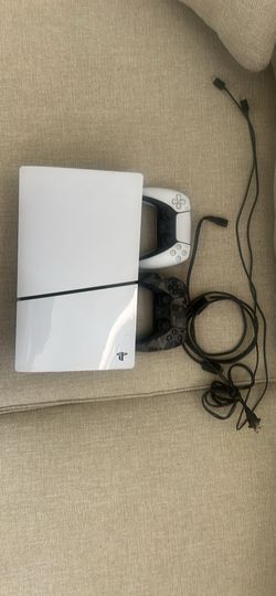 PS5 slim disc version w/ 2 controllers