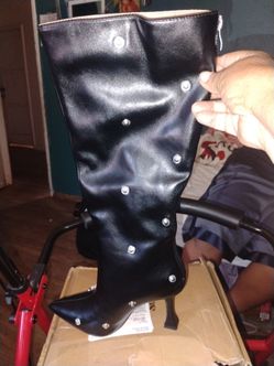 Boots size 6 like the picture you seen is like that