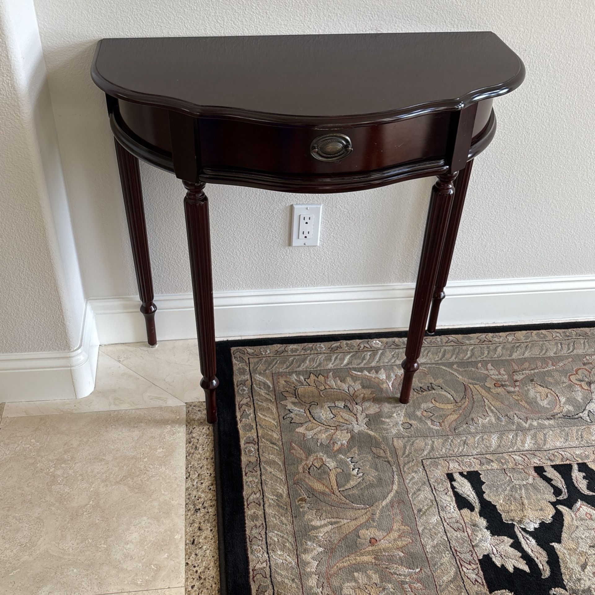 Beautiful Wooden End Table (Must Move)