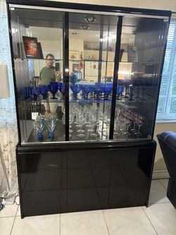 Showcase ( Vitrina De Vidrio) 