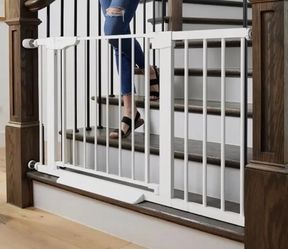 NEW Cumbor 30" Tall Baby & Dog Gate – White. Pressure Mounted. 29.7" to 40.6" wide