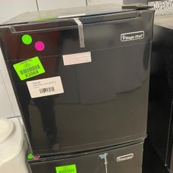 Magic Chef HMAR170BE 1.7 cu. ft. Mini Refrigerator IB