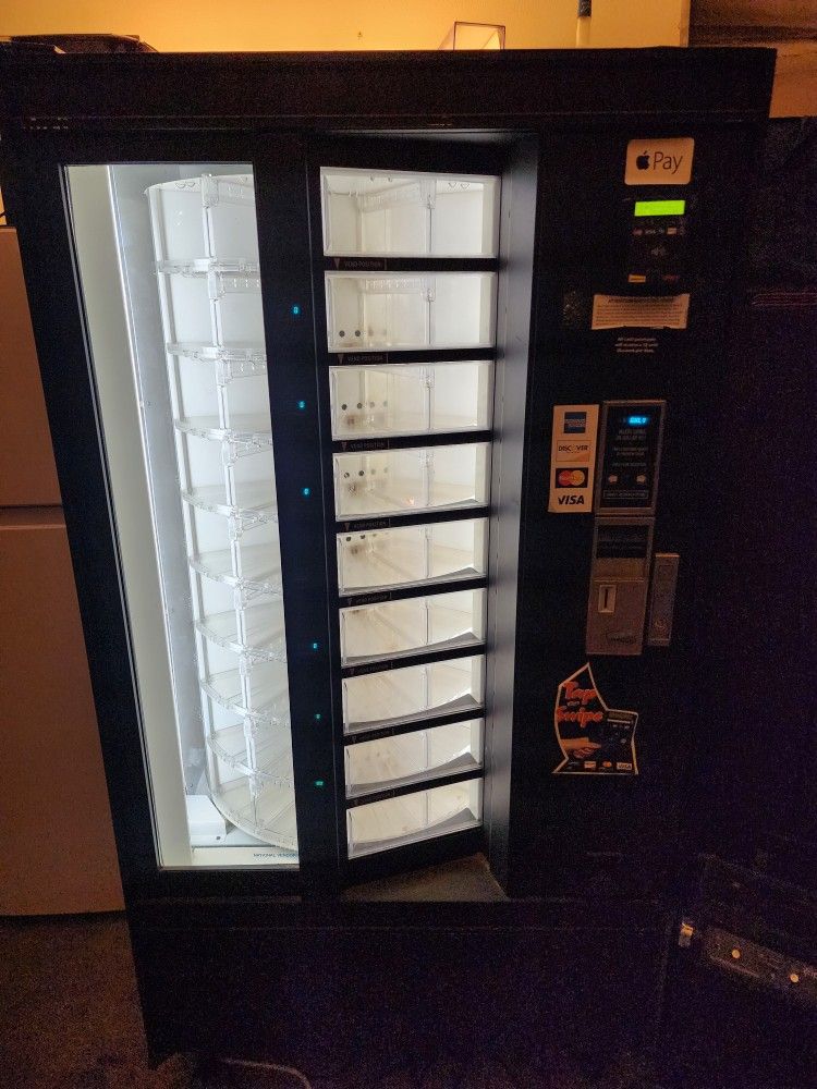 Crane National Shoppertron 431 Rotating Cold Food Vending Machine