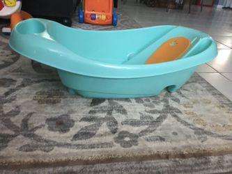 Baby bathing tub