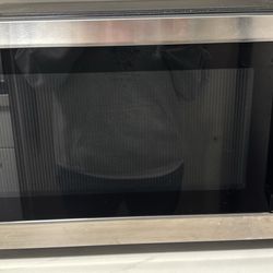 Toshiba 2.2 Cu. Ft. Countertop Microwave Oven