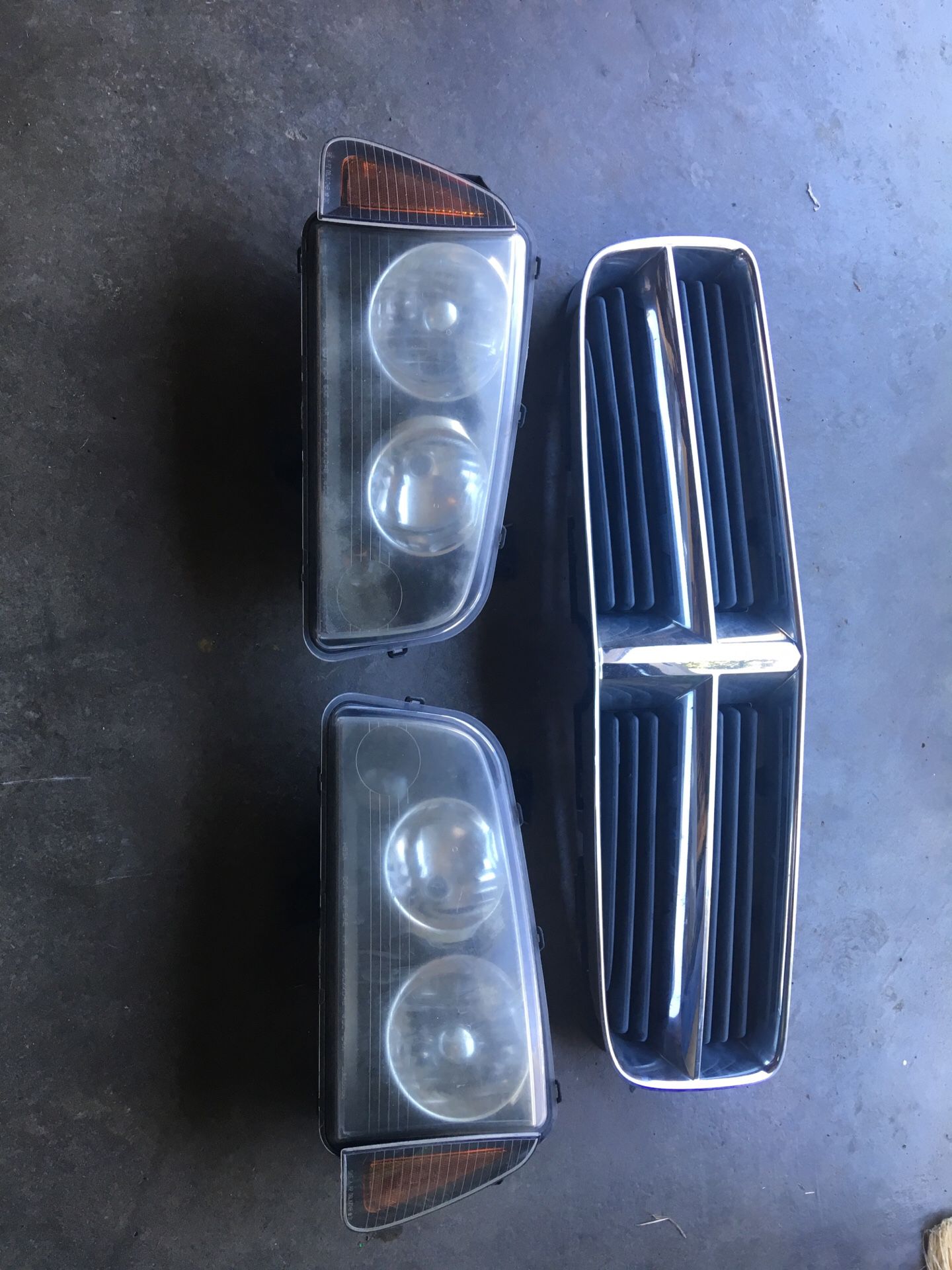 2006 Dodge Charger grill and headlights