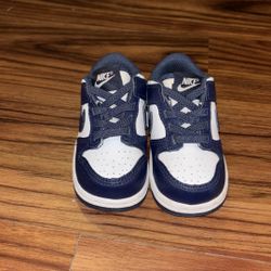 Nike Toddler Sneakers – Navy & White (Size 5C)