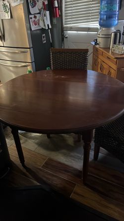 Table with 4 chairs
