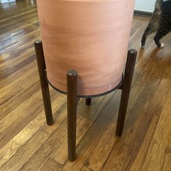 Terra Cotta Pot And Stand
