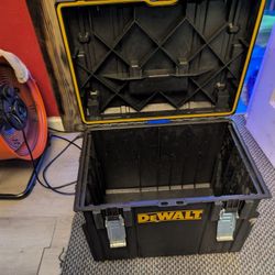 Dewalt Heavy Duty Stackable Rolling Chest