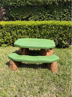 Kids Outdoor Picnic Table / Play Table 🌳