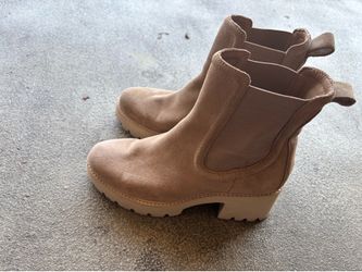 Brown boots size 7.5 Dolce Vita