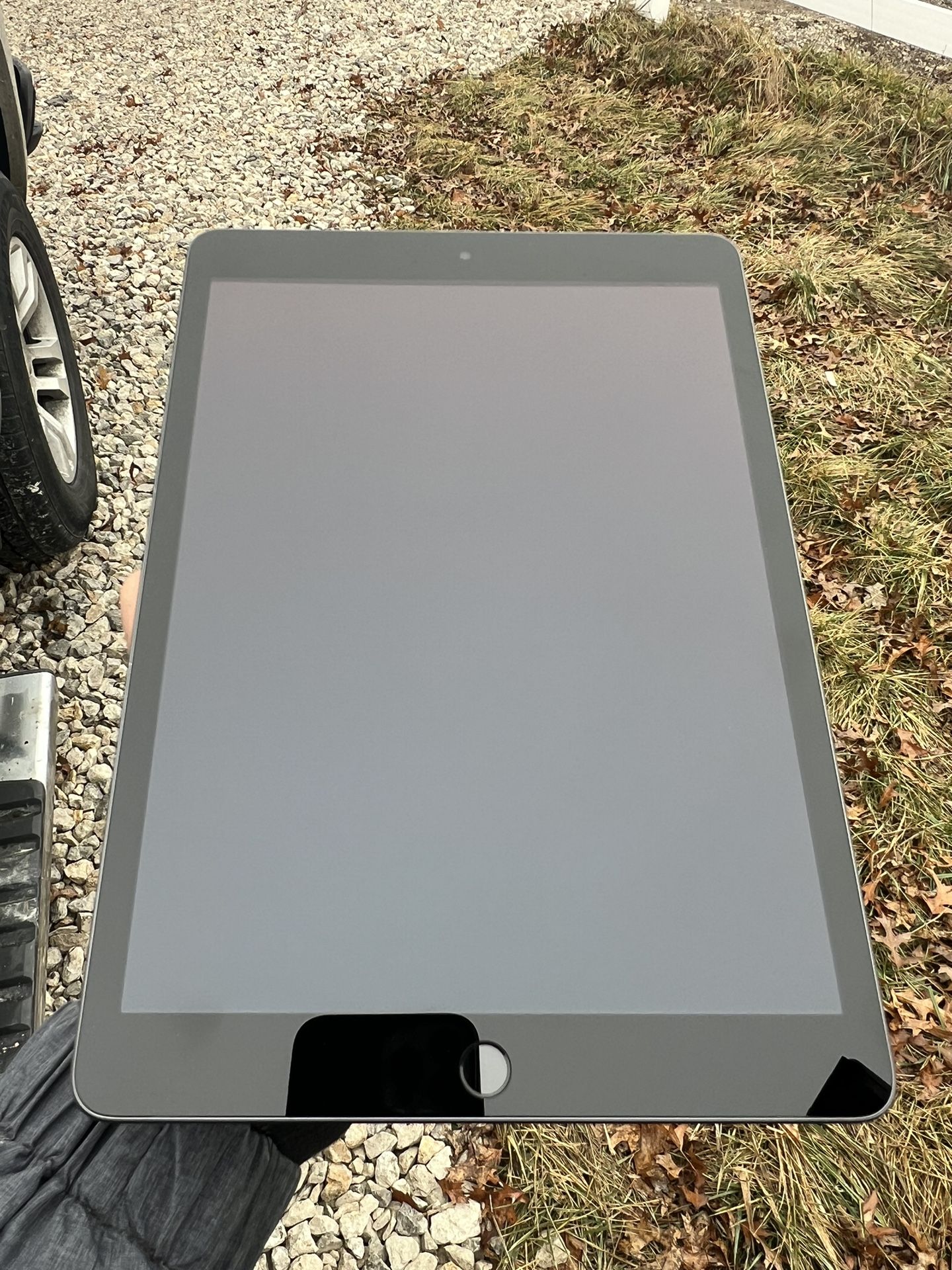 iPad 9th Gen & Charger