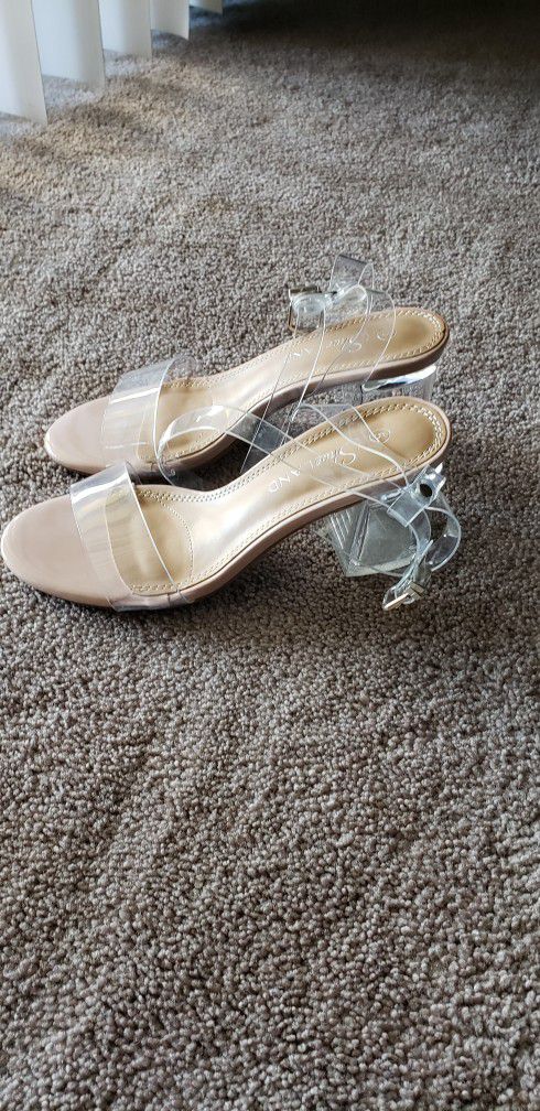 New Clear Heels Size 5 Were To Big Paid 40dont Shp Only Pick Up.