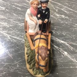 1995 Lefton China Colonial Village Collection Figure Couple On Coach #10615