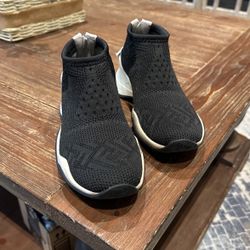 Fendi sneakers 100% Authentic Size 6 - Women 