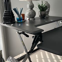 Lift Desktop Workstation 