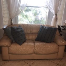 Loveseat 