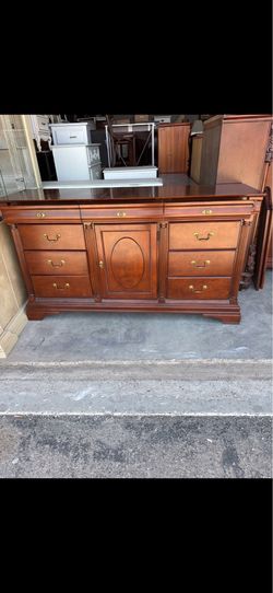 ❤️BEAUTIFUL DRESSER/11 DRAWER  69” x 20” 38”WITH TRIPLE MIRROR ❤️