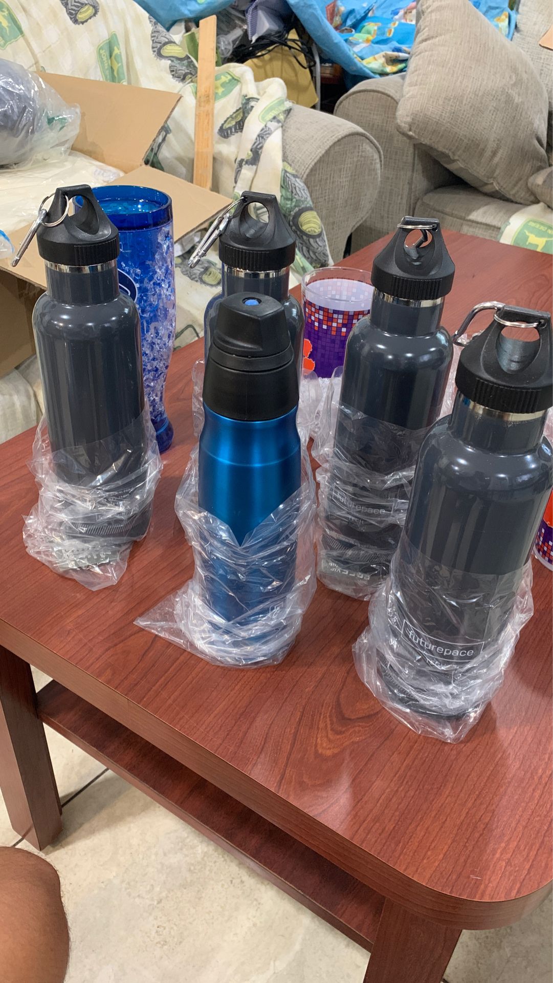 $5 insulated bottles and glass cups