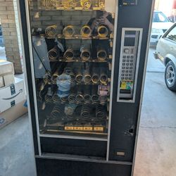 Automatic Products Snackshop 6600 Vending Machine – Card Reader – As-Is