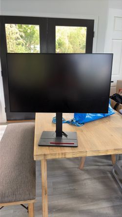 Lenovo ThinkVision Monitor with Adjustable Ergonomic Stand – Excellent Condition