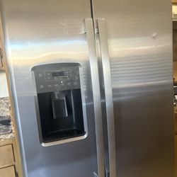 GE Refrigerator 