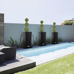 2x New Black Planter Vases 10x13x28