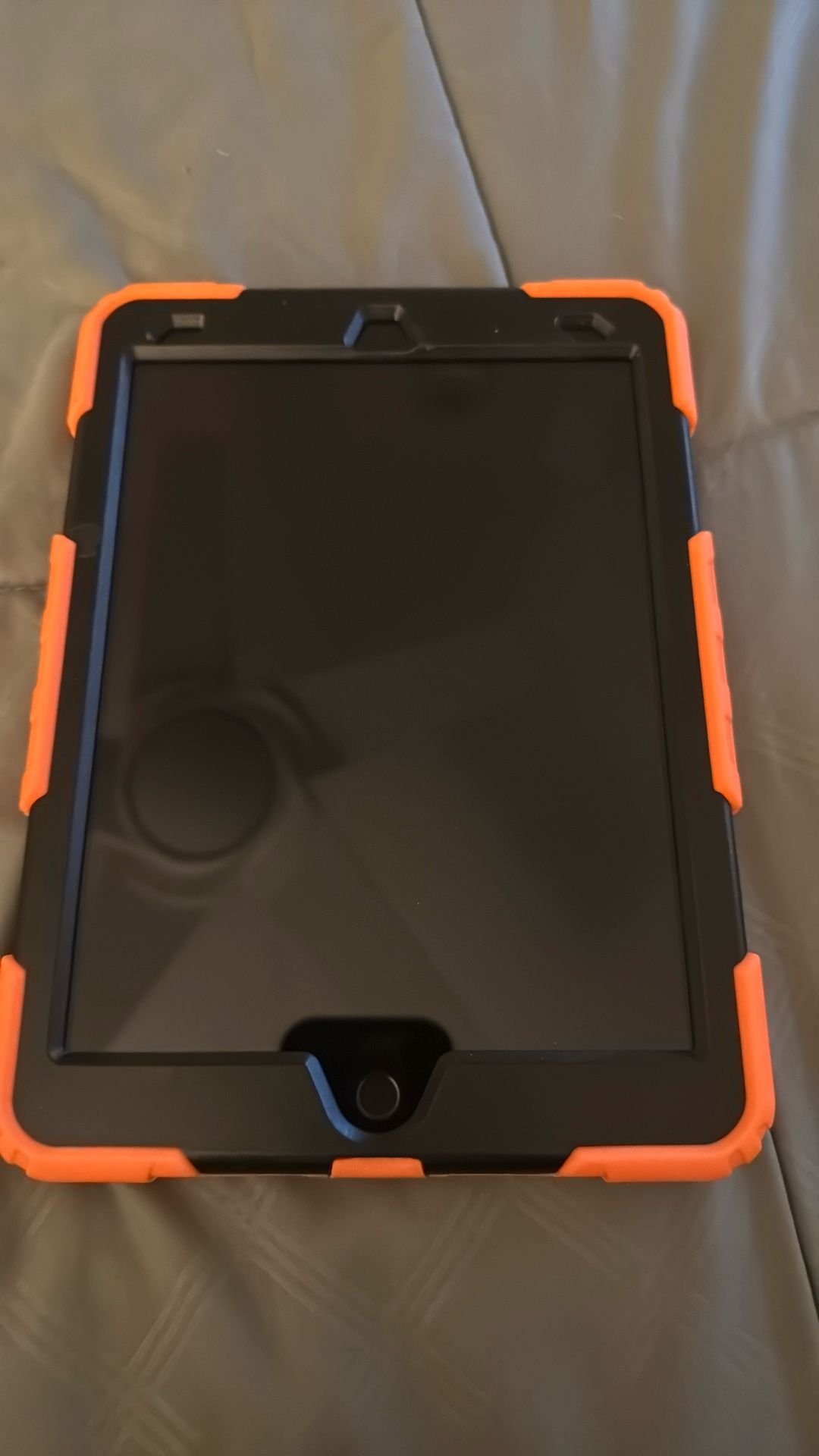 iPad 9th Gen 64 G With Case