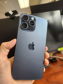 iPhone 15 Pro Max (Unlocked) 256GB