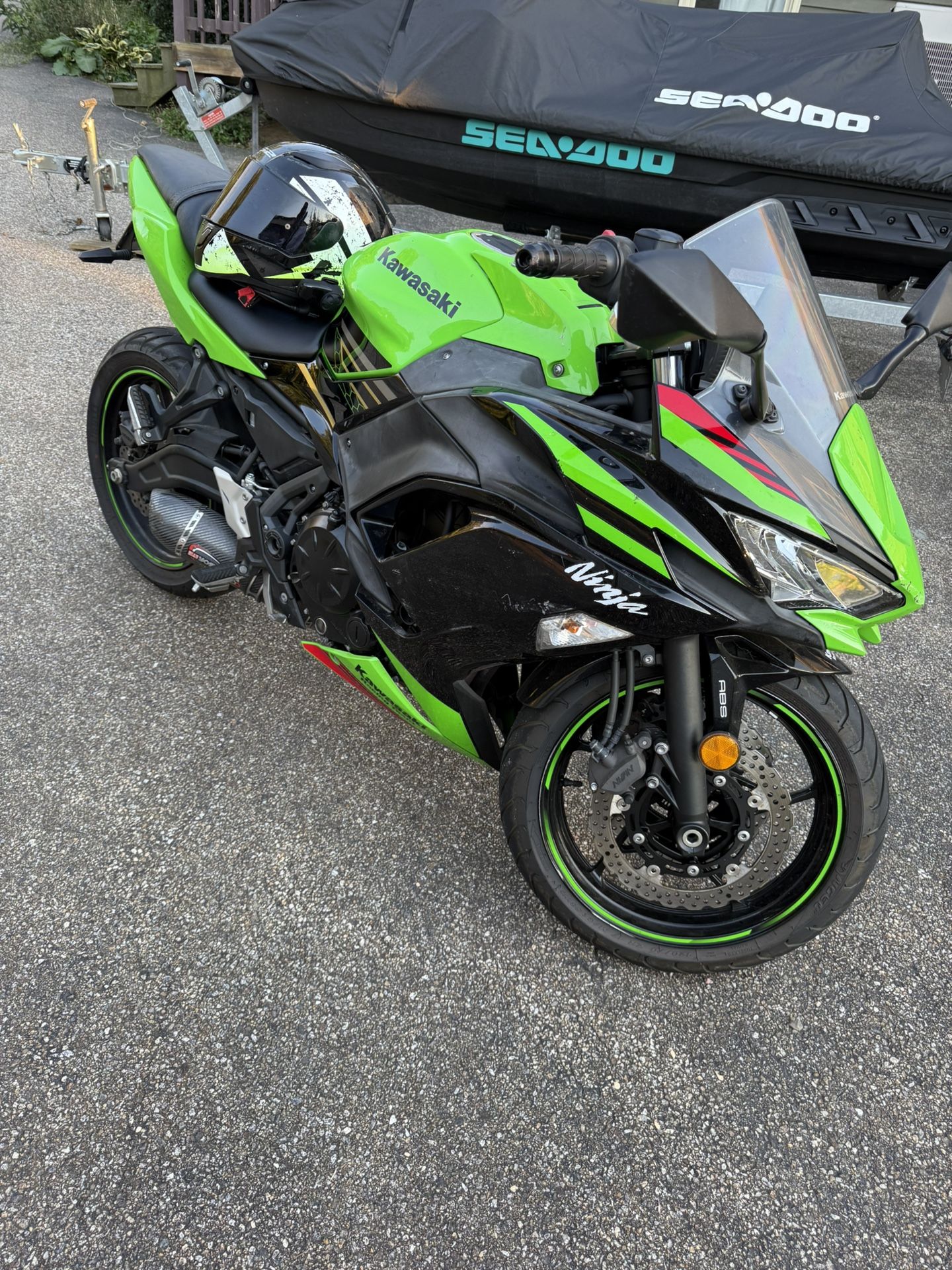 2020 Kawasaki Ninja KRT Edition. Full Yoshi exhaust system. 