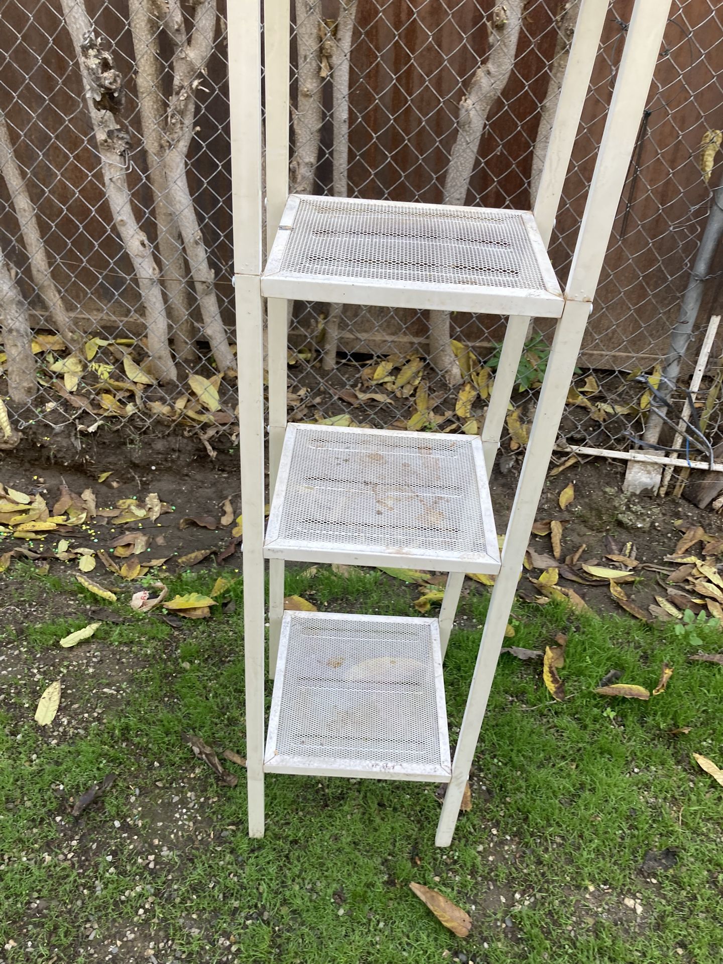 4 Tiers Metal Storage Shelf ,, Can Use For Plants,organizer Or More ,,, Cash Only