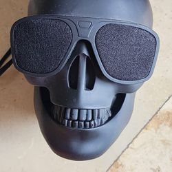 Black ⚫️ Skull 💀 Bluetooth  Speaker 🔊 