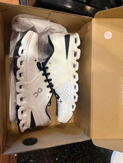 On Clouds woman’s size 8.5