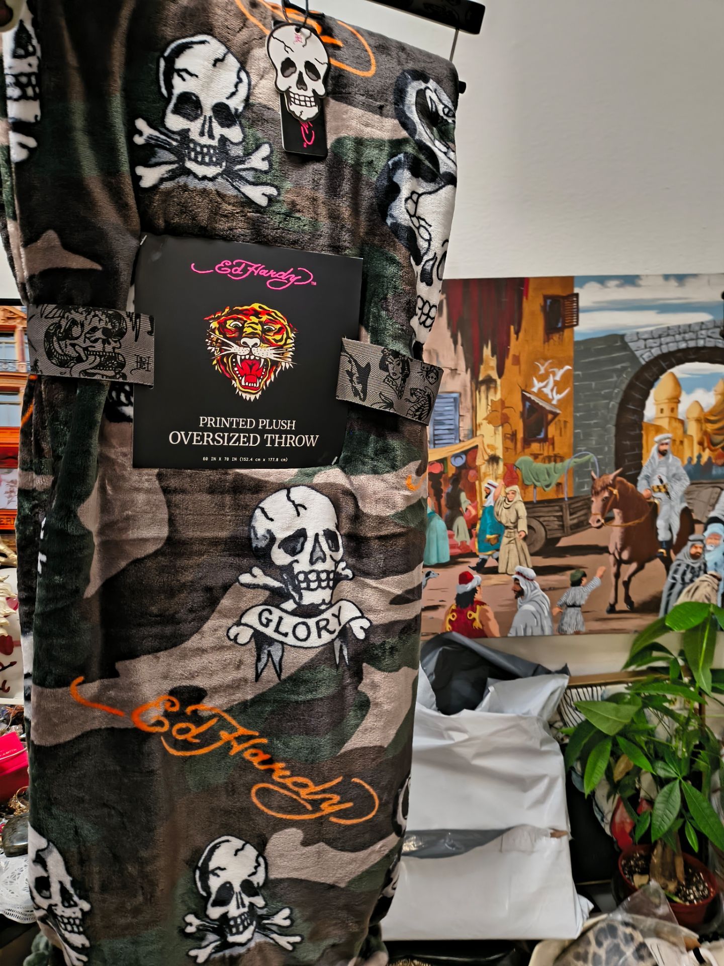 Nwt Ed Hardy camo oversized theow