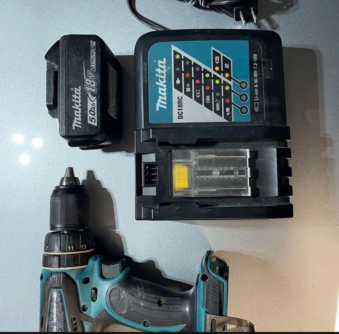 Makita 18v  Hammer Drill with  Charger and  18v  5 Amp Battery 