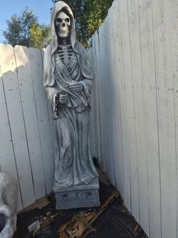 Grim Reaper Skeleton Halloween Statue