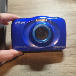 Nikon Coolpix S33 Blue Waterproof Camera